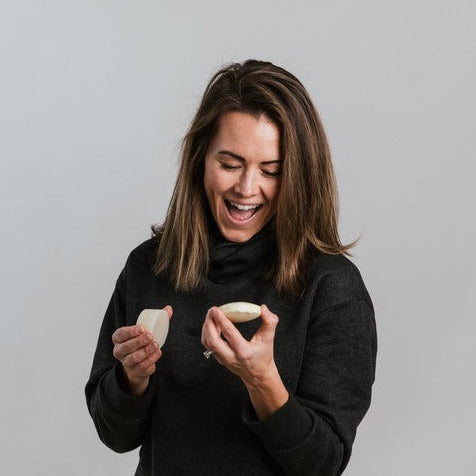 Close-up of the be STRONG conditioner bar’s textured surface revealing natural ingredients and subtle floral scent details.