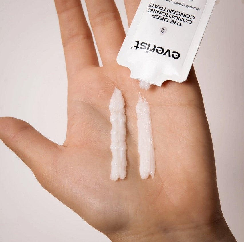 Close-up of the Everist concentrate sample showing textured surface and subtle herbal scent indicators on the small vial’s