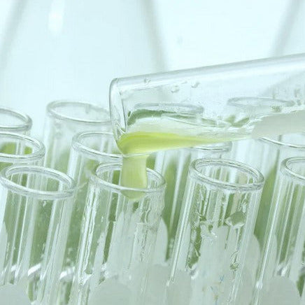 Close-up of Aurore Boréale Conditioner Bar’s textured surface with hints of natural ingredients and delicate floral scent