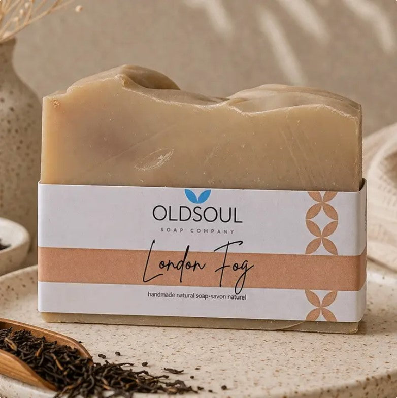 The London Fog Artisan Soap by the Old Soul Soap Company, a relaxing bar handcrafted in Canada. This vegan soap 160 g offers a beautiful blend of lavender, bergamot and vanilla.