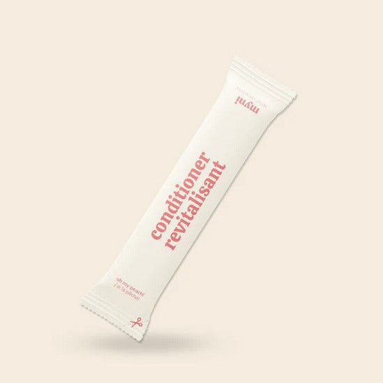 Close-up of the Myni Conditioner Starter Set’s textured, pump-top bottle highlighting natural ingredients and fresh scent