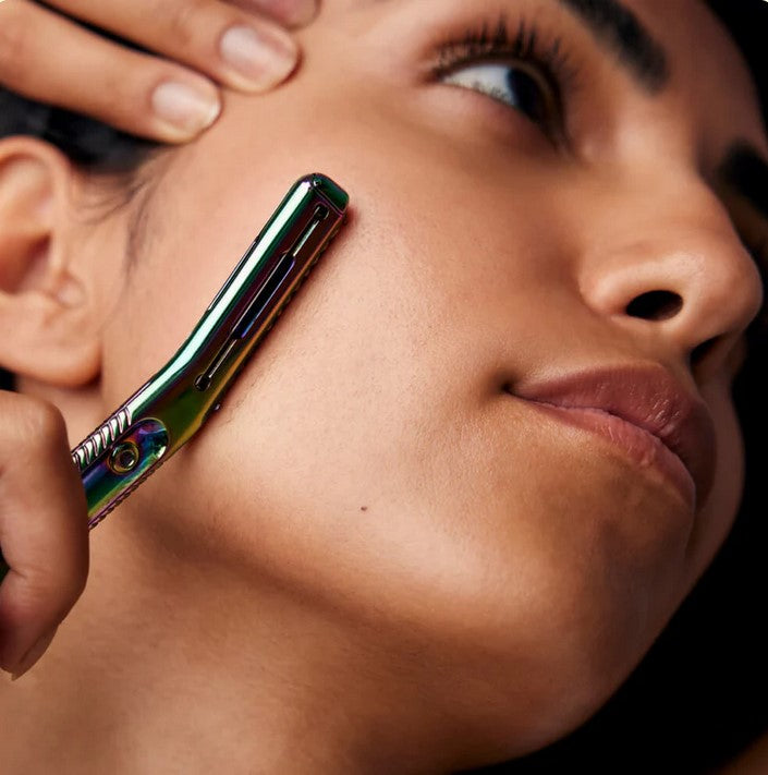 Close-up of the Prism Leaf Face and Body Set Kit’s textured green silicone razor handle with ergonomic grip detail