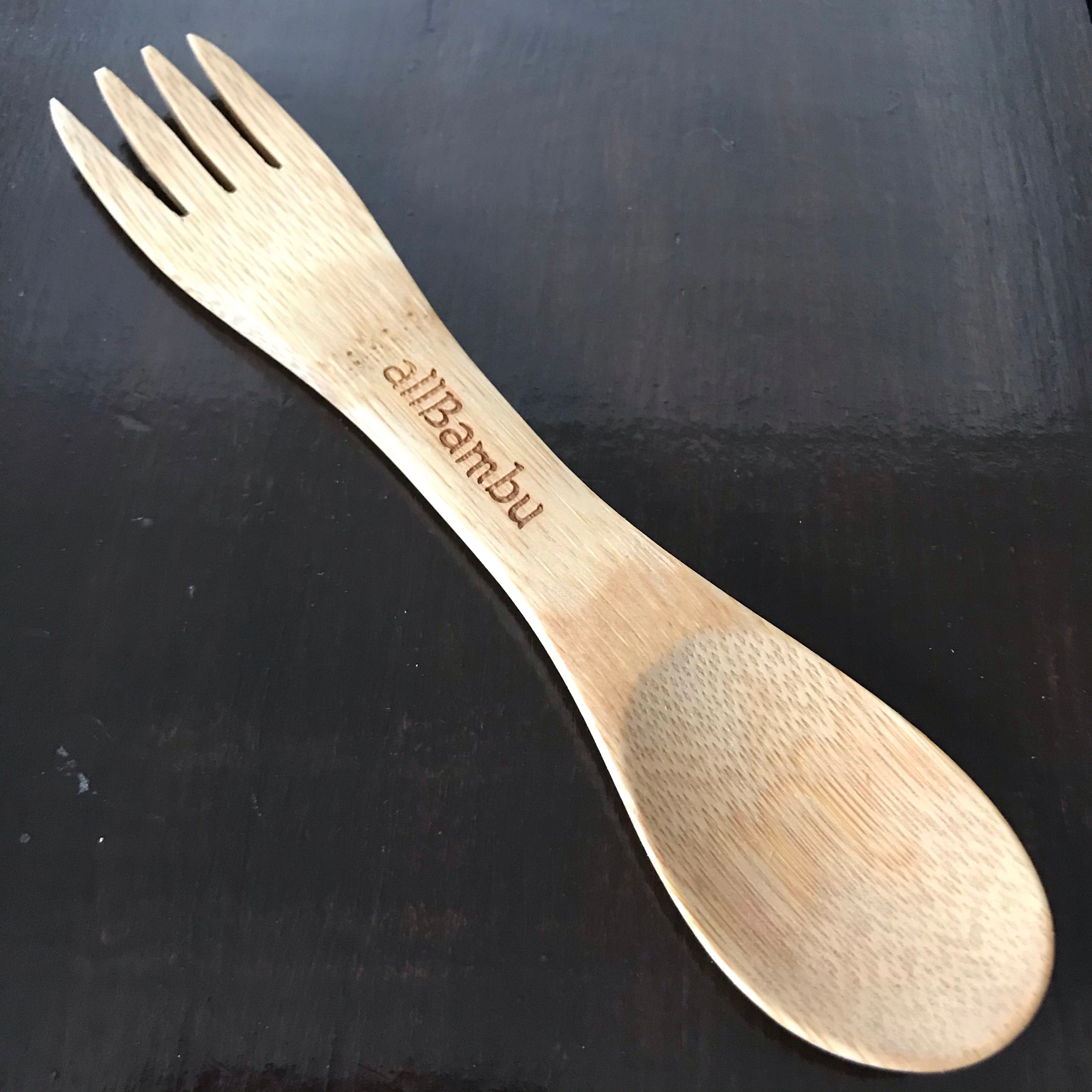 Close-up of the bamboo spork’s textured handle highlighting its handcrafted, eco-friendly grain pattern.