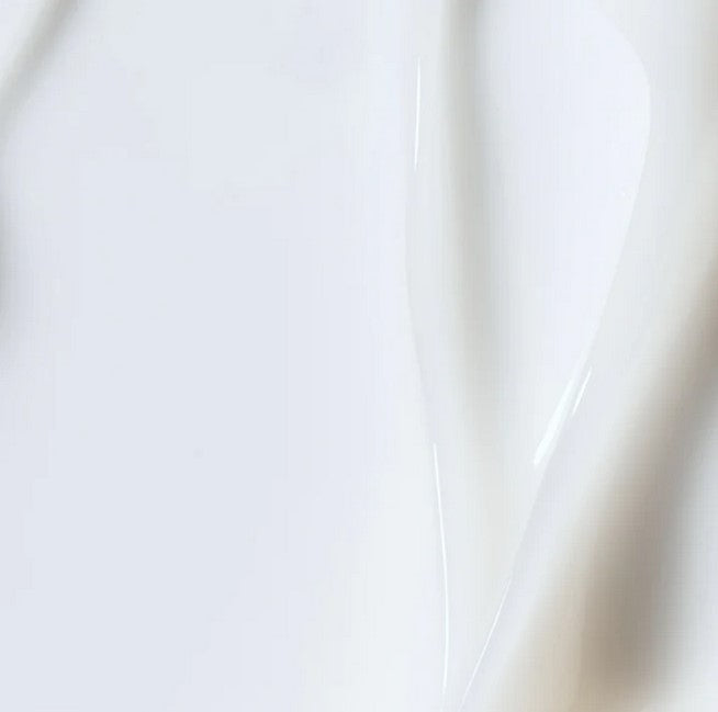 Close-up of the tin’s textured surface and engraved logo, highlighting the vintage-inspired packaging design and compact