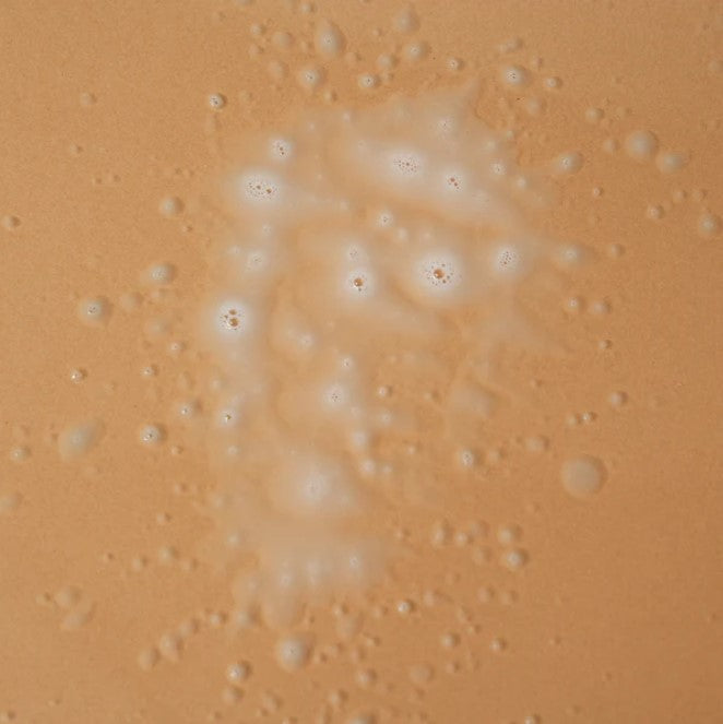 Clear plastic bottle displaying 400ml volume with a white cap, highlighting the refreshing scent of cucumber and aloe in the