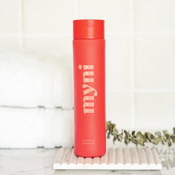 Close-up of Myni Conditioner Starter Set’s textured, aloe-infused formula with soothing scent and detailed label on elegant