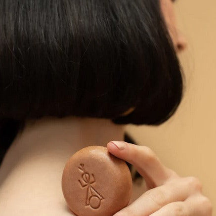 Close-up of Oasis Shampoo Bar’s textured surface highlighting natural ingredients and subtle citrus scent ribbons.