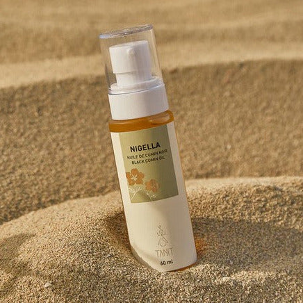 Close-up of the Aurore Boréale Conditioner Bar’s engraved logo and textured surface highlighting natural ingredients and