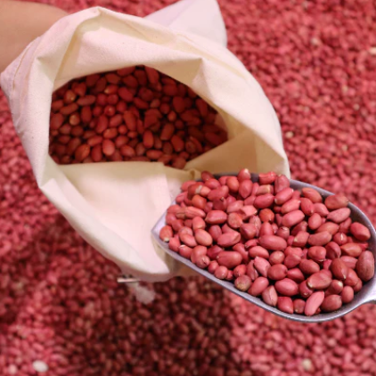 Close-up of multiple small organic cotton muslin bags with colorful drawstrings, showcasing textured natural fabric and